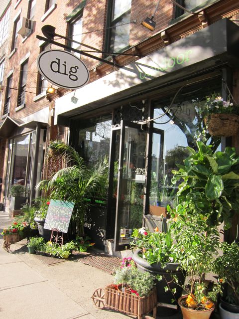 I Dig the Dig Garden Shop in Brooklyn | Red-Handled Scissors