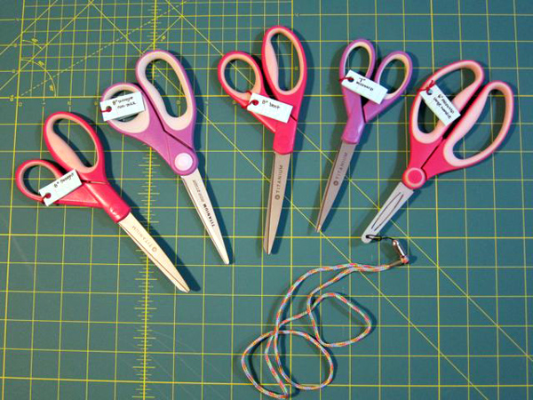 Review: Westcott Craft Scissors – Large Blades for Craft Test Dummies | Red-Handled Scissors