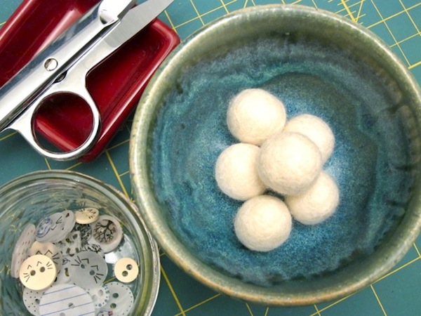 Tutorial: Perfect Felted Wool Balls and Beads | Red-Handled Scissors