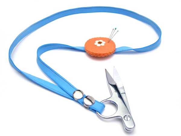 Tutorial: Scissor Holder Necklace with Removable Pincushion | Red-Handled Scissors