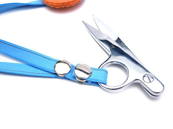Tutorial: Scissor Holder Necklace with Removable Pincushion | Red-Handled Scissors