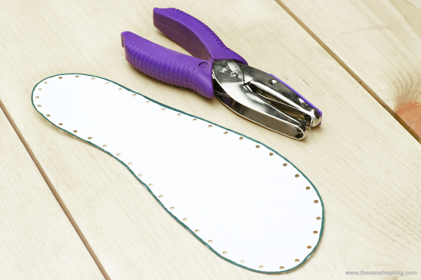 tutorial fancy felt soles for crocheted slippers red handled scissors