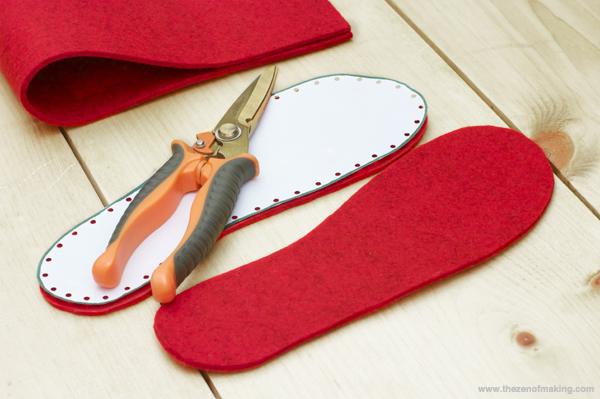 Føderale fond Individualitet Tutorial: Fancy Felt Soles for Crocheted Slippers | Red-Handled Scissors