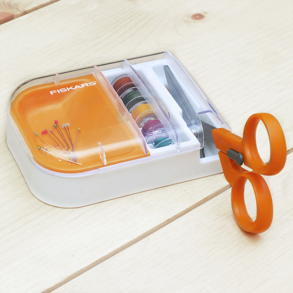 Review: Fiskars Detail Scissors & Seam Ripper-in-one with Multipurpose Organizer | Red-Handled Scissors