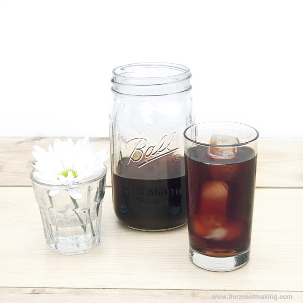 Préparation d'un Cold Brew avec un Mason Jar