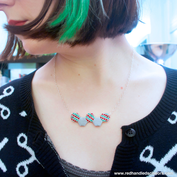 Tutorial: Mini Hexie Necklace