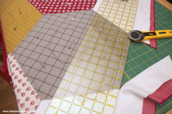 Tutorial: Giant Hexie Flower Lap Quilt - 12 Hexies (or Less) Blog Hop | Red-Handled Scissors