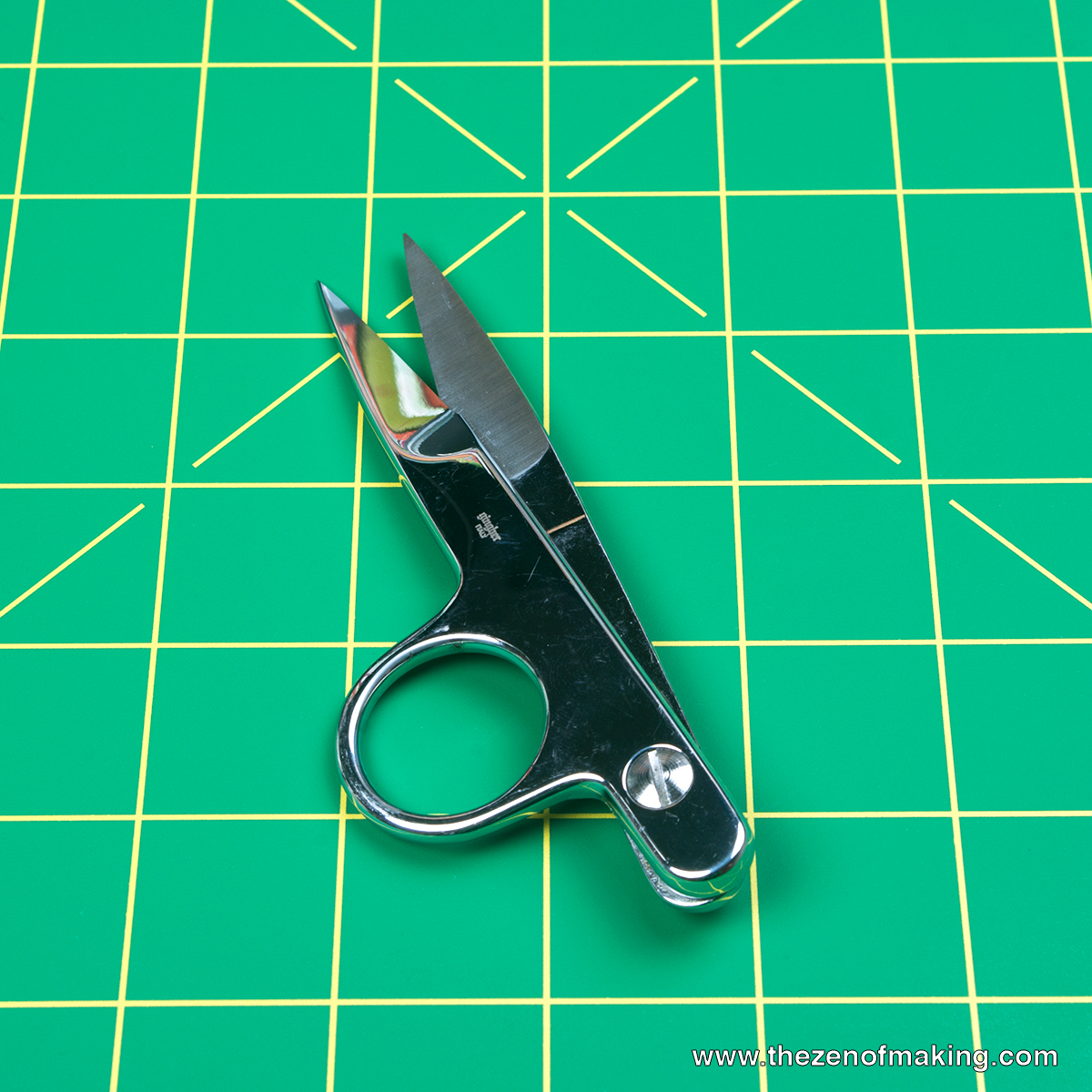 Best Snips for Threads and Hemming, Sewing Tool Review 