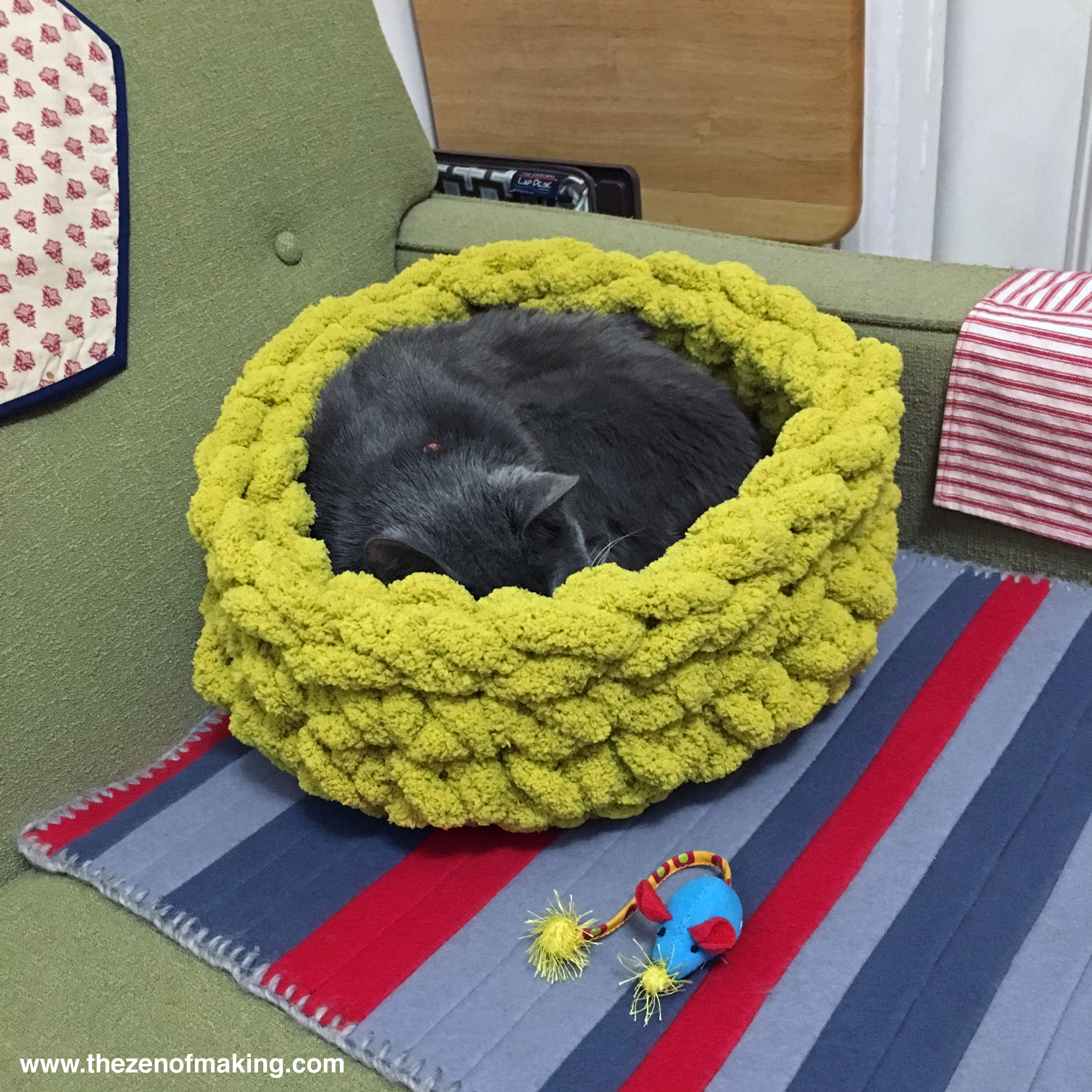 Project Update Super Bulky Crocheted Cat Bed with Bernat Blanket Big Yarn