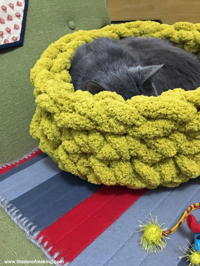 Project Update: Super Bulky Crocheted Cat Bed with Bernat Blanket Big Yarn